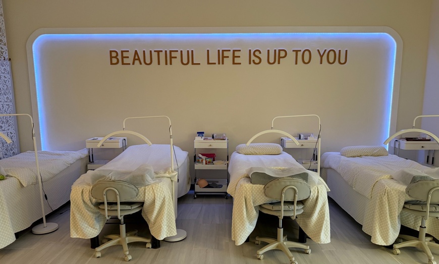 Image 4: 60, 90 or 120 Min VIP Head Spa Package with Massage on Upper-Back + Facial at U&M Spa - Up to 30% OFF