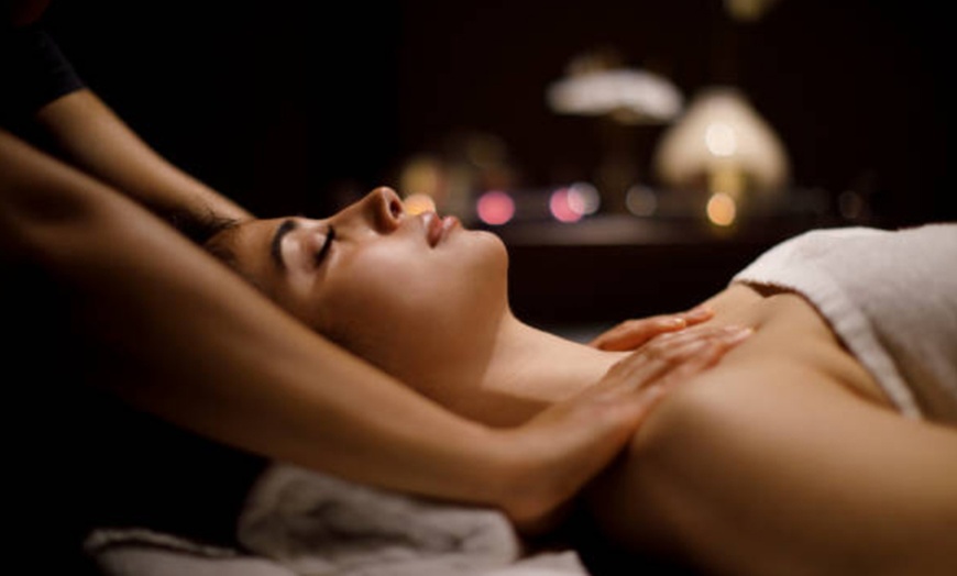 Image 2: Indulge in Ultimate Relaxation w/30, 60 or 90-Minute Full-Body Massage