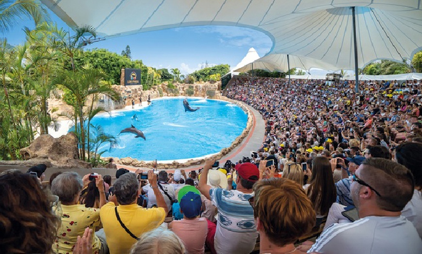 Image 15: Entrada al parque Siam Park y a Loro Parque