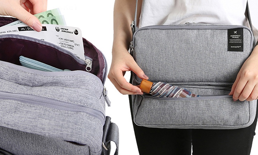 Image 13: Multi-Compartment Travel Bag