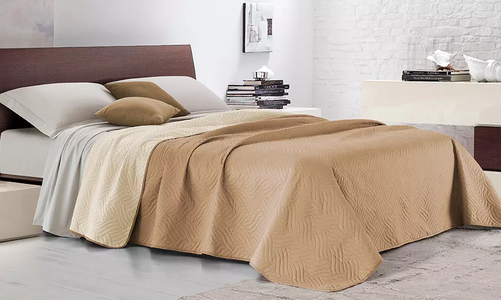 Zweifarbige Tagesdecke