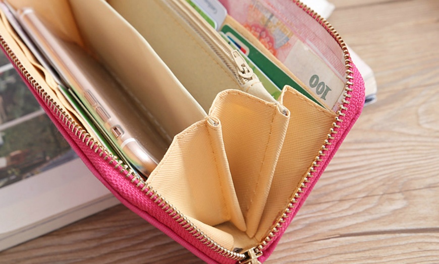 Image 6: Multi-Compartment Mobile Wallet