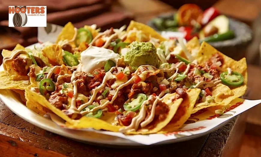 Image 1: Quesadillas, Tacos, Nachos oder Salat im Hooters