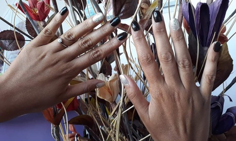 Una o 3 sedute di applicazione smalto semipermanente al centro Iside Beauty Center (sconto fino a 41%)