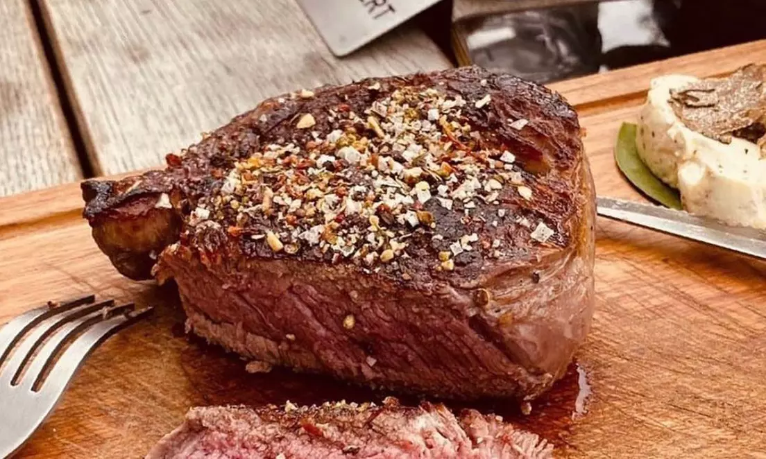 250g-Steak nach Wahl inkl. Beilage, Sauce & Dessert für 1, 2 oder 4 Pers. (bis zu 26% sparen) - Primary Image