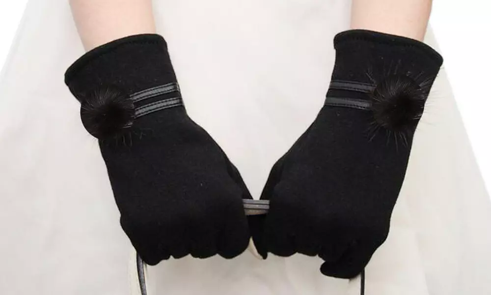 1 ou 2 paires de gants fonction tactile avec pompon collection Melania - Primary Image