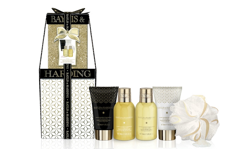 Image 12: Baylis and Harding Gift Set