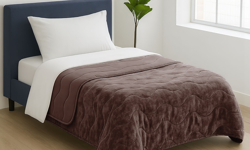 Image 9: Couette "Irina" en microfibre velouté 