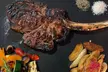 Luxuriöses 3-Gänge-Steak-Menü mit 900 Gramm saftigem Tomahawk für 2 oder 4 Personen im Goldhorn Beefclub Berlin - Second Medium