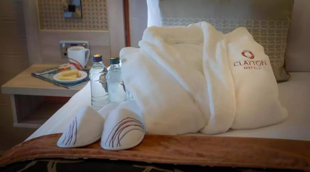 Cardiff: Deluxe or Executive Room with Breakfast up to 3