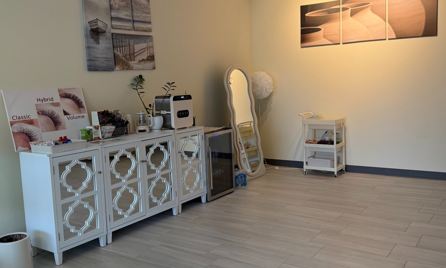 Image 5: 60, 90 or 120 Min VIP Head Spa Package with Massage on Upper-Back + Facial at U&M Spa - Up to 30% OFF