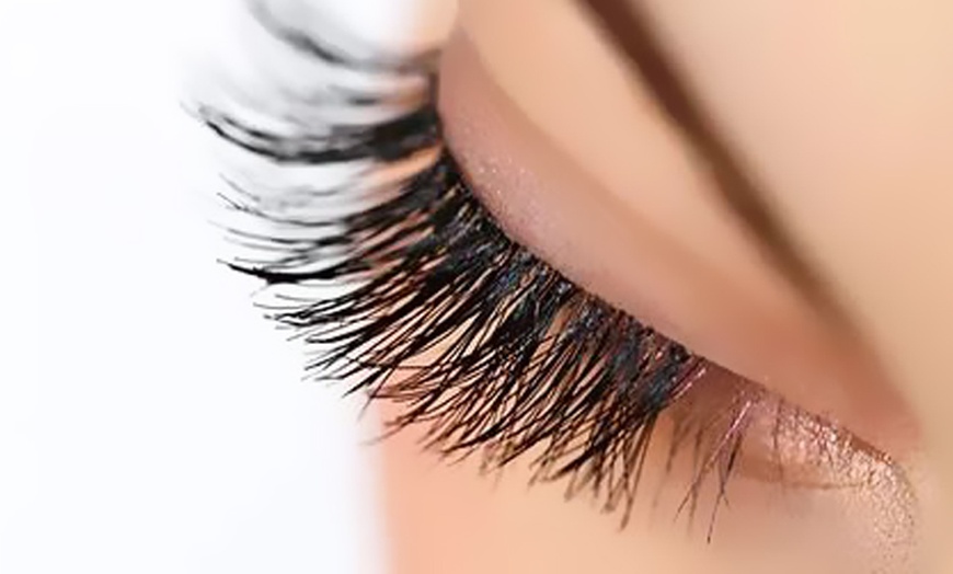 Image 2: Lash- und / oder Browlifting inkl. Farbe für 1 Person