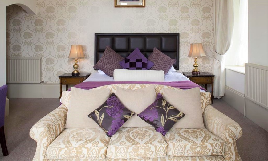 Image 3: Torquay: Family or Double Room with Breakfast & Optional Food Credit