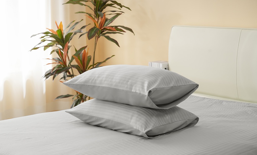 Image 22: Three Pieces Stripe Duvet Cover Set With Two Pillowcases