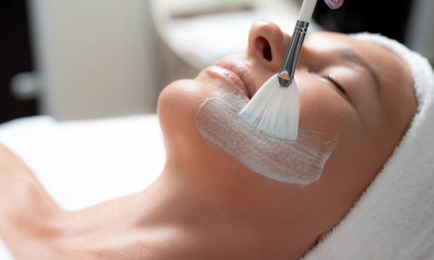 Image 2: Cuidados para tu piel: limpieza facial express, antiage o antiacné