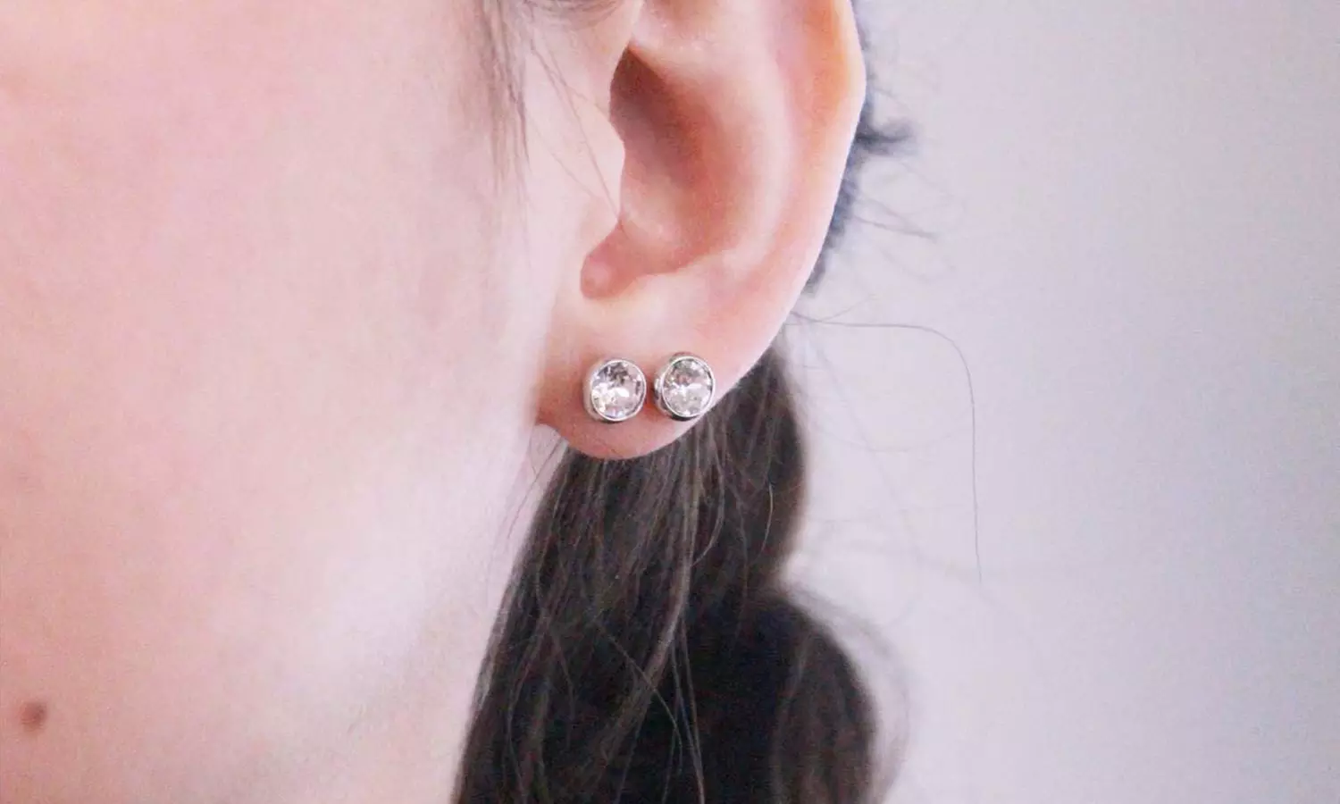 Collane, orecchini e bracciali con cristalli