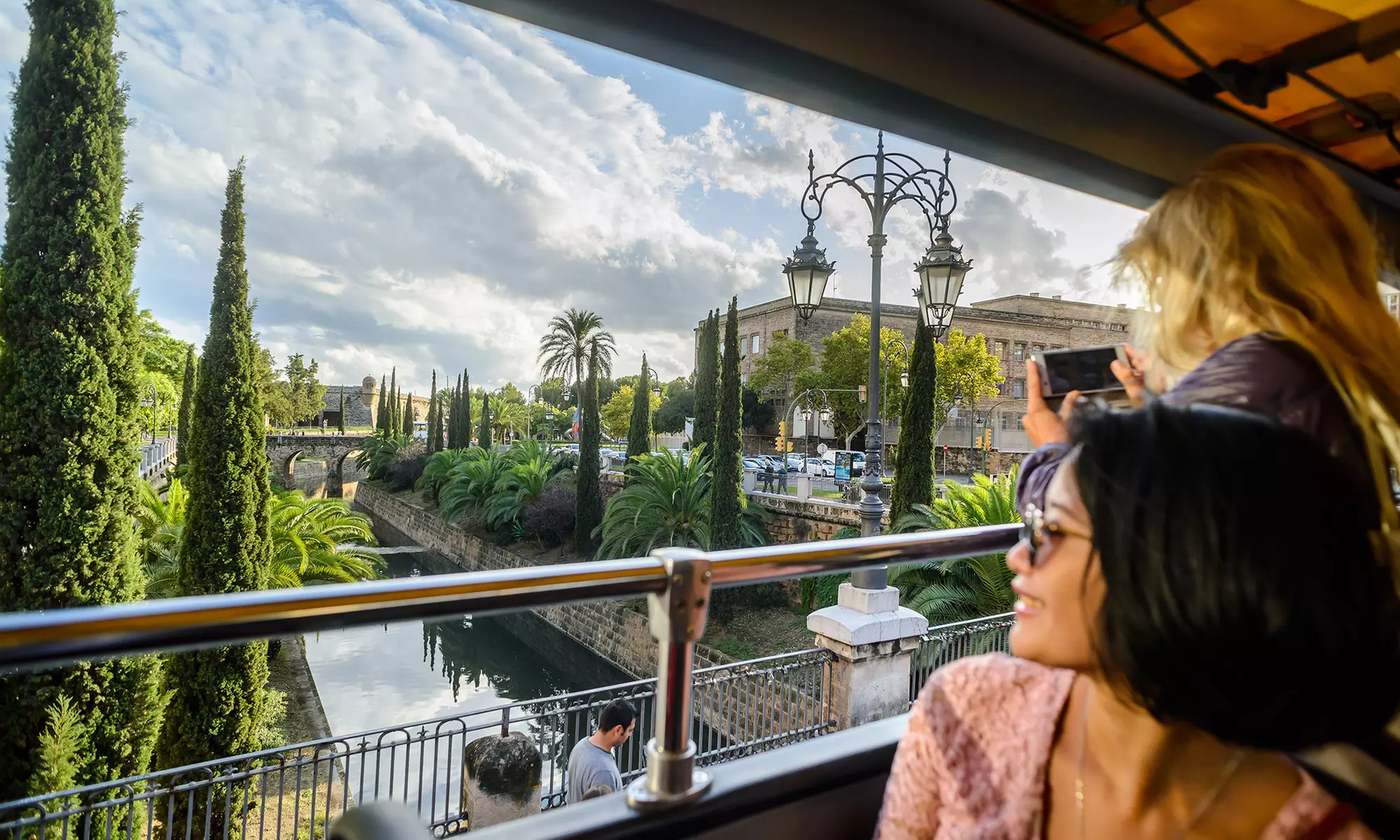 ¡Descubre Palma de Mallorca con nuestro tour en autobús!