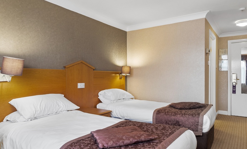 Image 13: Widnes: Standard Double Room for Two with Breakfast and Drink