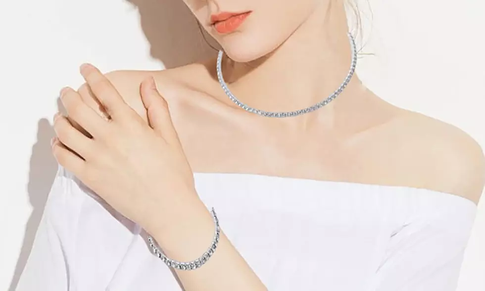 Parure di gioielli con collana, bracciale e orecchini con cristalli Swarovski® - Primary Image