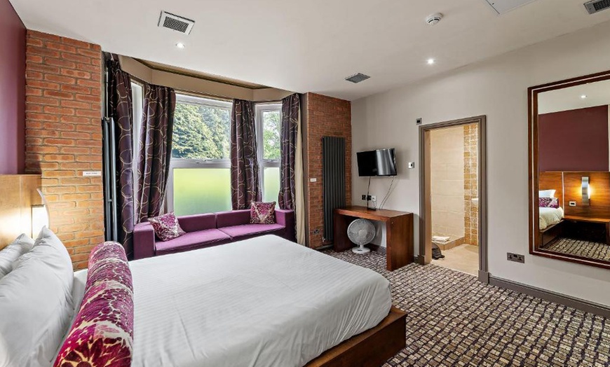 Image 7: Sheffield: Double Room with Breakfast