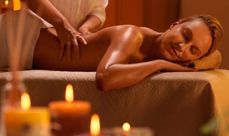3 massaggi da 45 minuti a scelta, più fanghi e bendaggi, al salone Il Bello delle Donne Axa (sconto fino a 80%)