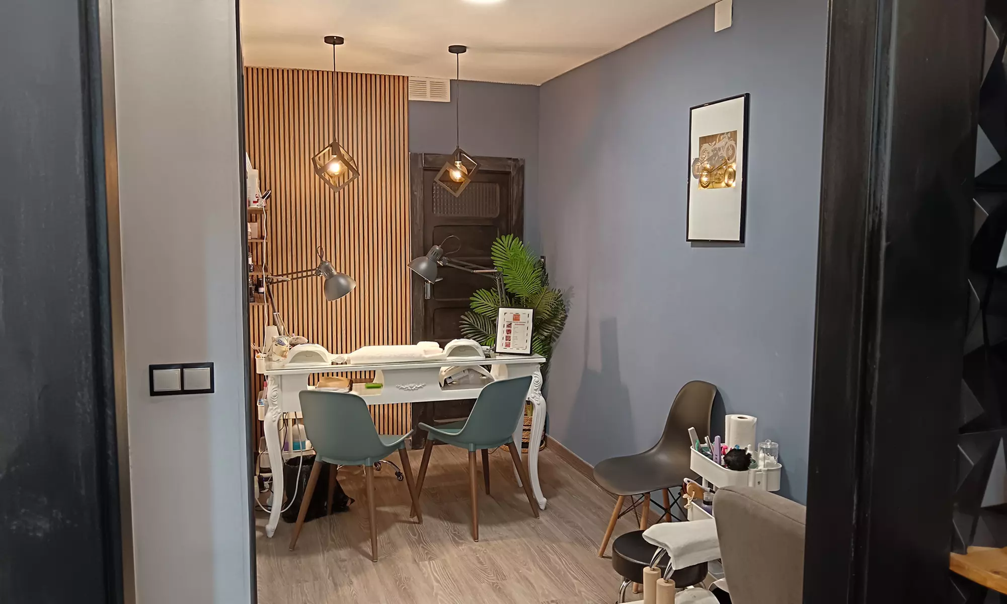 Manicura clásica con esmaltado normal o semipermanente