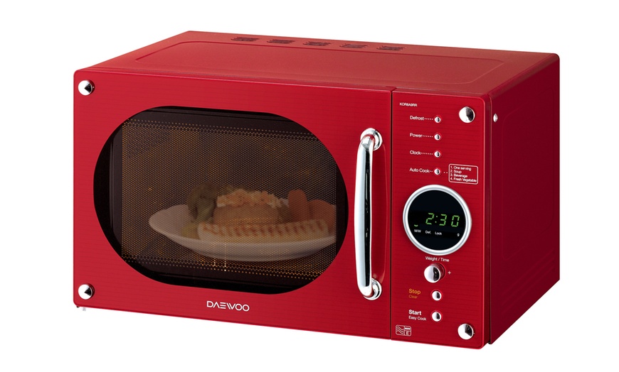 Image 20: Daewoo Retro-Style Microwave