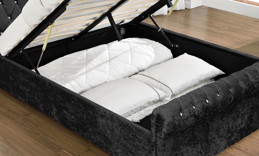 Image 5: Chesterfield Ottoman Bed