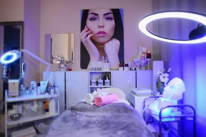 Mesotherapie mit Hyaluron-Ampulle