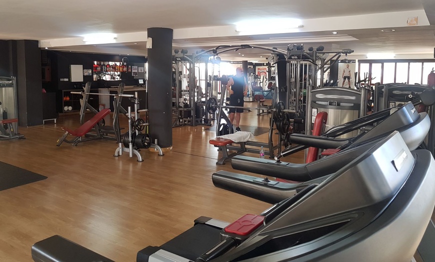 Image 2: Acceso a gimnasio y spa