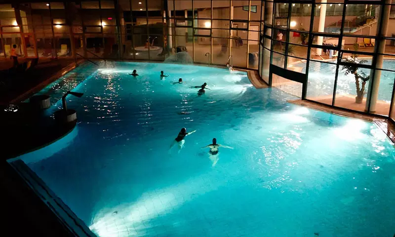 Baseny geotermalne i wodne atrakcje w Aquaparku Meander Oravice