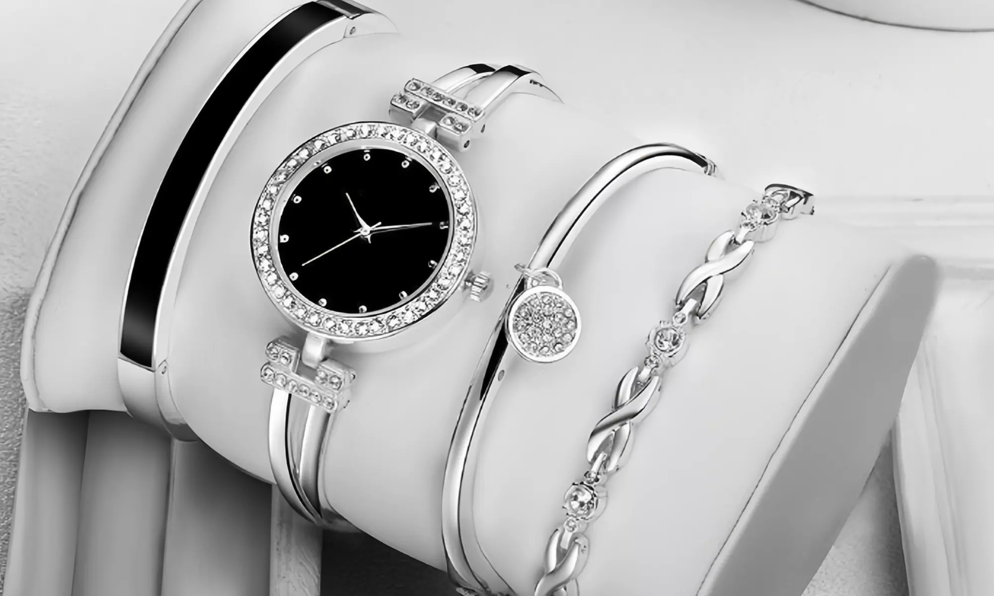 Horloge met verschillende bandjes