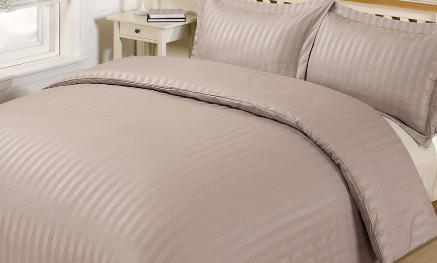 Image 5: Striped Satin Duvet Cover Set