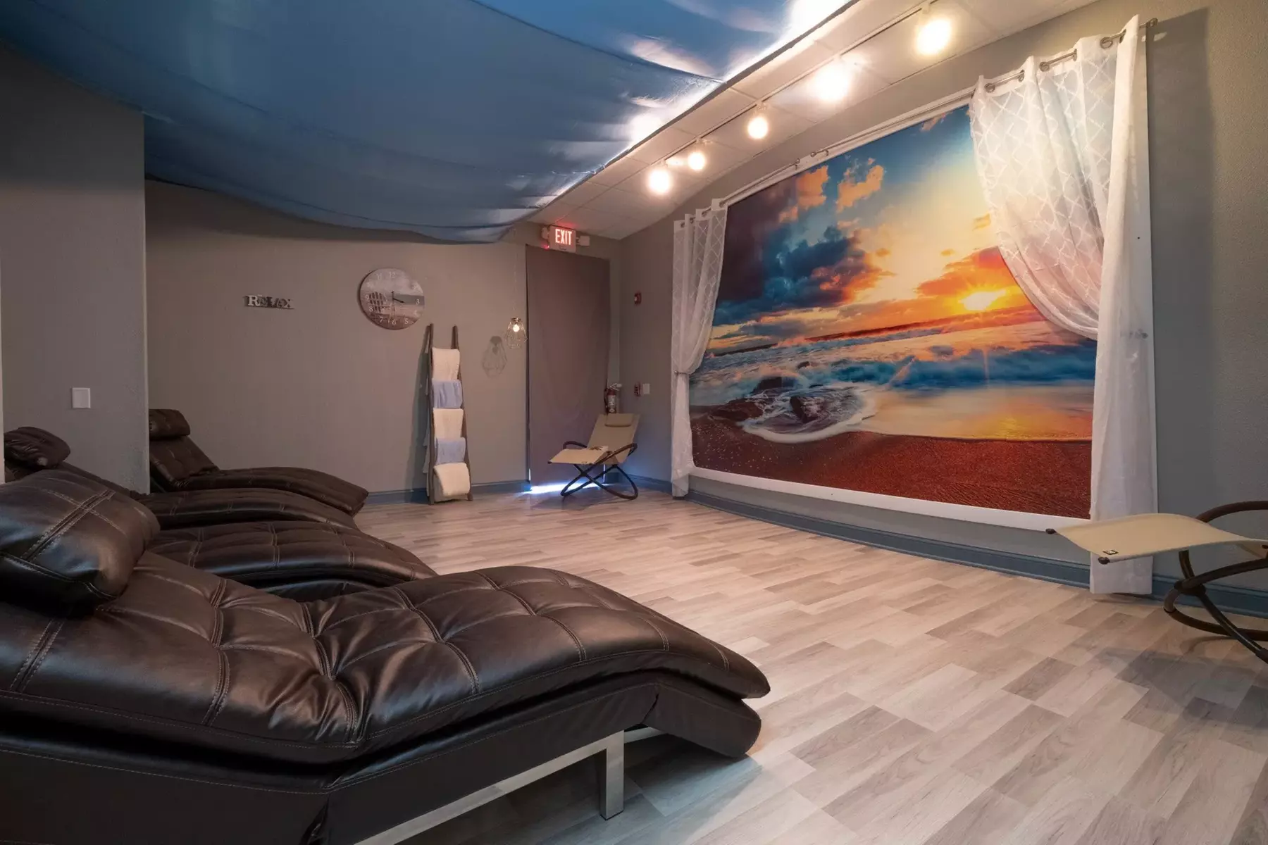 Experience non-invasive laser liposuction with 2, 4, or 6 sessions