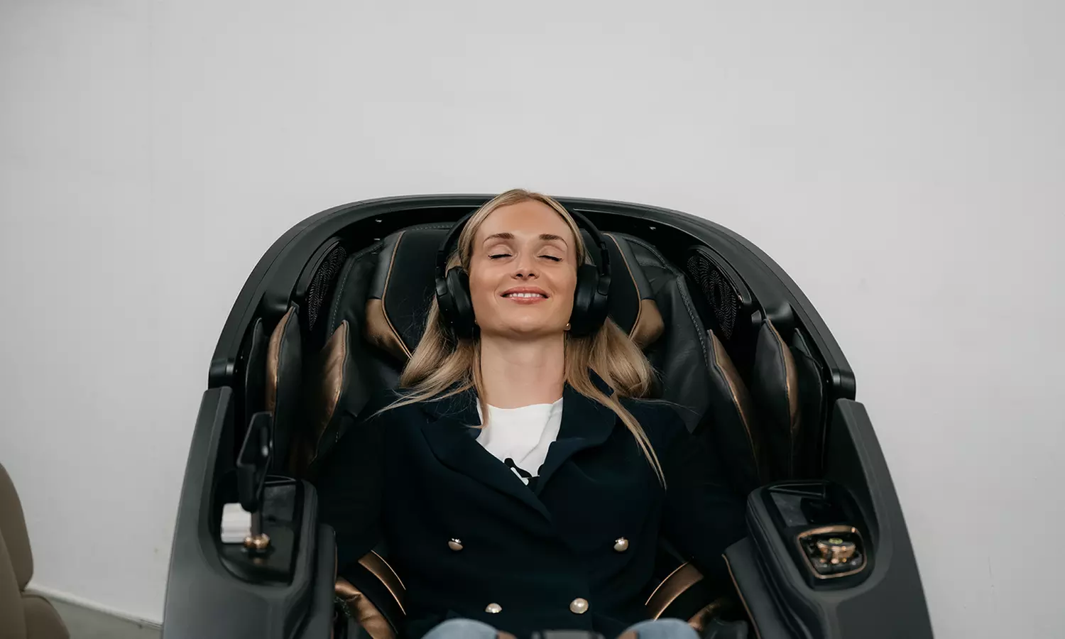 Betreed de oase van ontspanning: Full Body massagestoel in hartje Adam