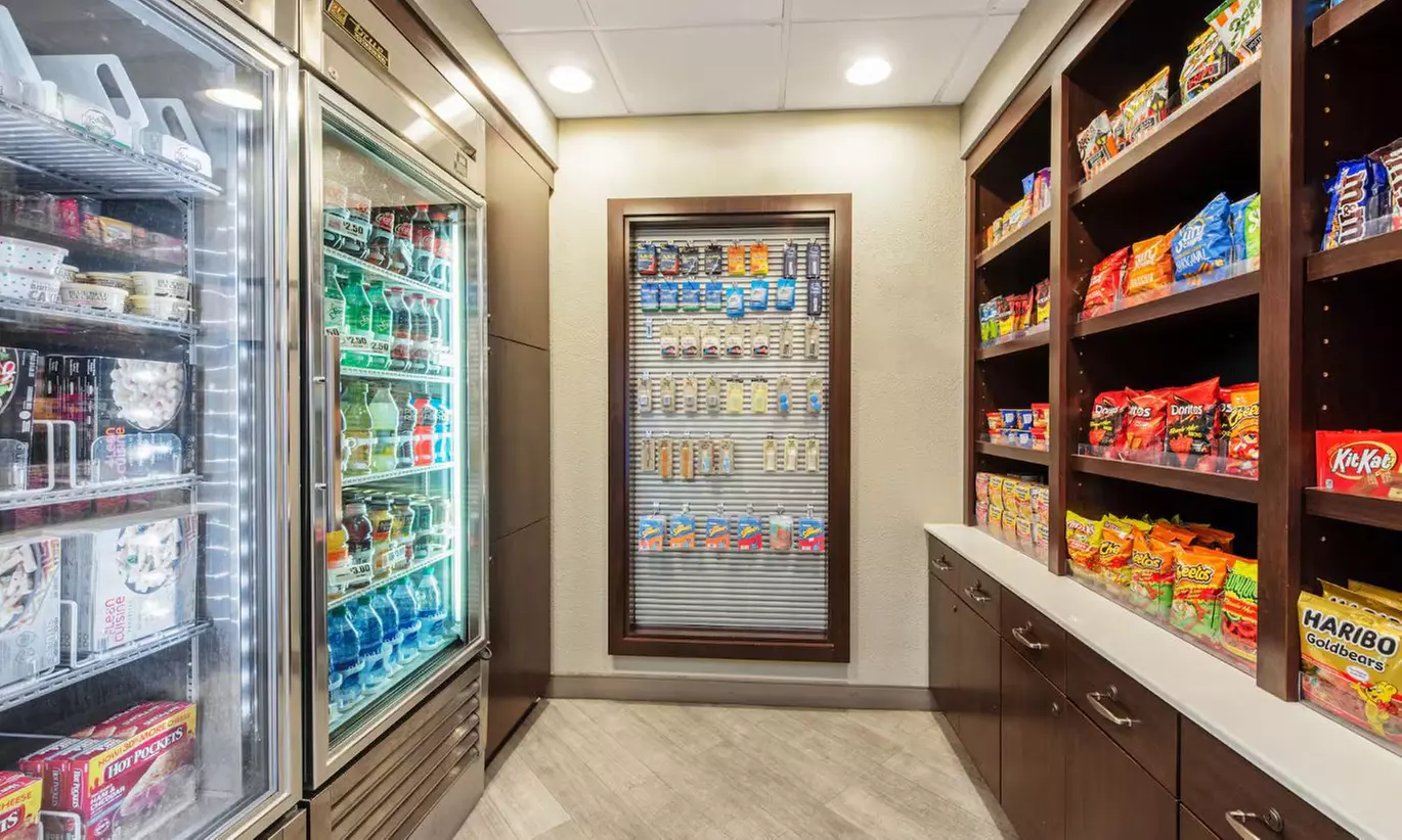 Modern hotel in Kenner, LA: Southern Hospitality and Convenience