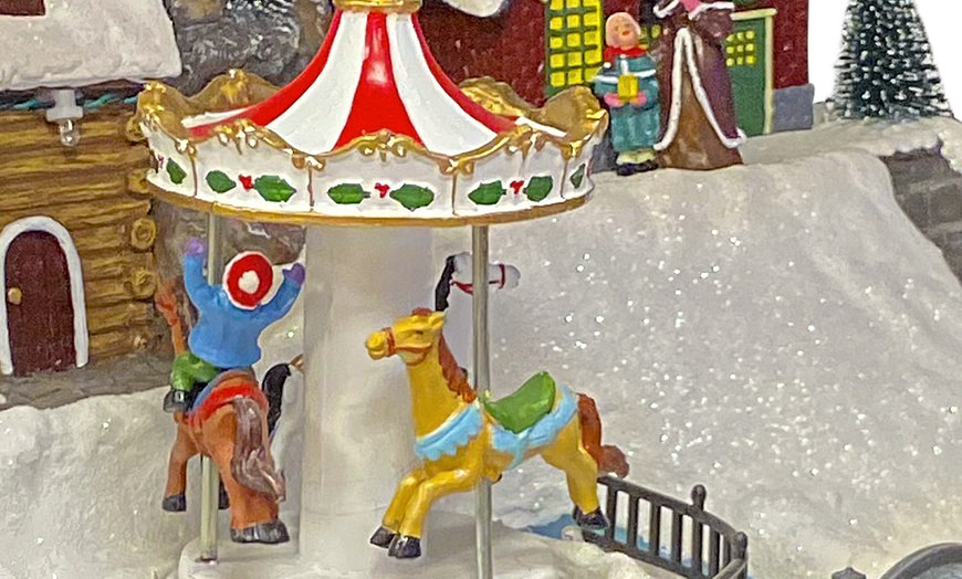 Image 4: Adorno navideño "Aldea de Navidad" con luces de colores y melodía