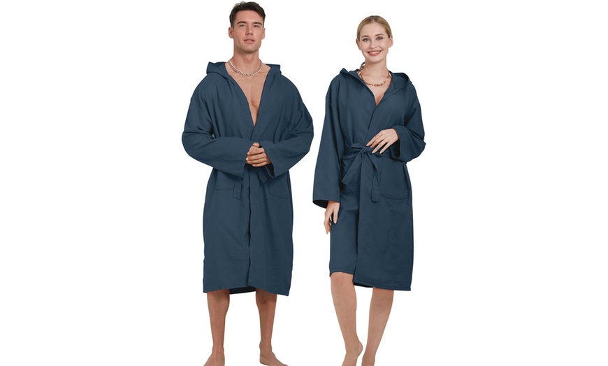 Image 2: Peignoir à capuche unisexe en microfibre douce