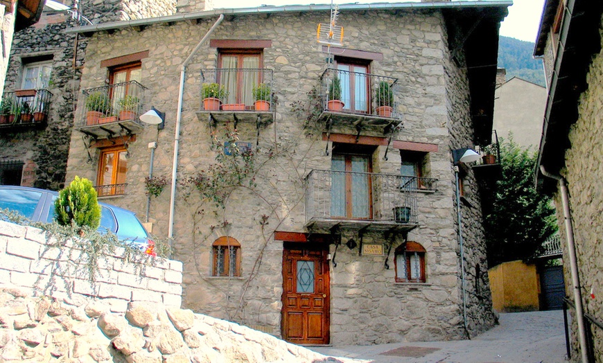 Image 9: 1 nuit en Andorre avec entrée au centre thermal "La Caldea"