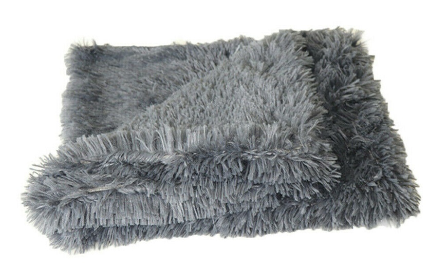 Image 9: Plush Pet Blanket