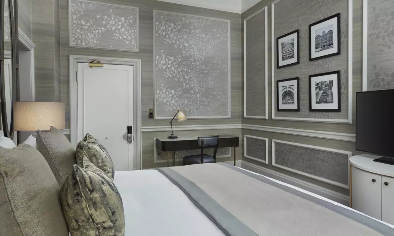 Manchester: 4* King Room for Two with Optional Full English Breakfast