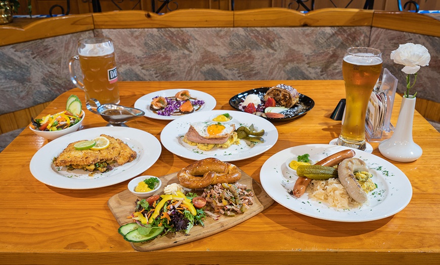 Image 2: German 3-Course Dining with Beer