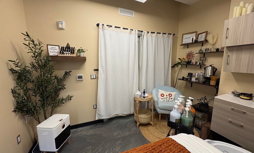 Image 2: Customized Scalp Spa Sessions: 50, 70, or 110 Minutes