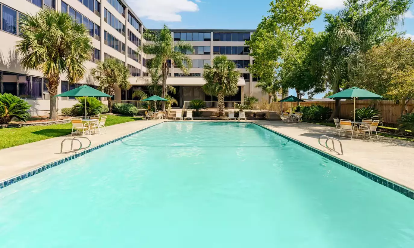 Modern hotel in Kenner, LA: Southern Hospitality and Convenience