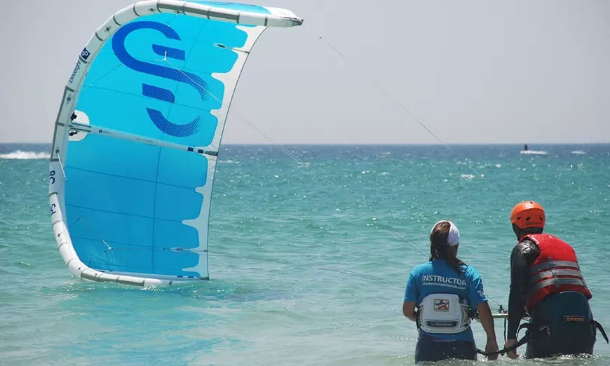 Image 4: Curso de 3 horas de iniciación en Kitesurfing