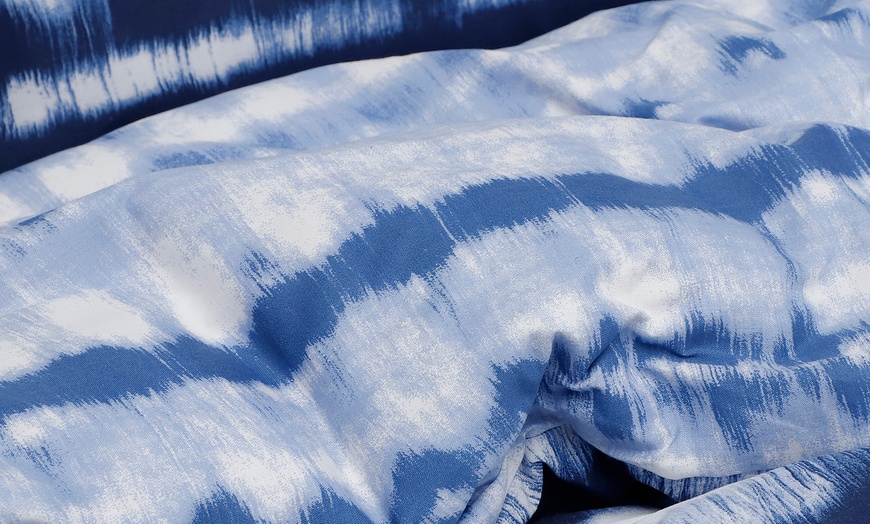 Image 14: Tie Dye-Design Reversible Bedding Set