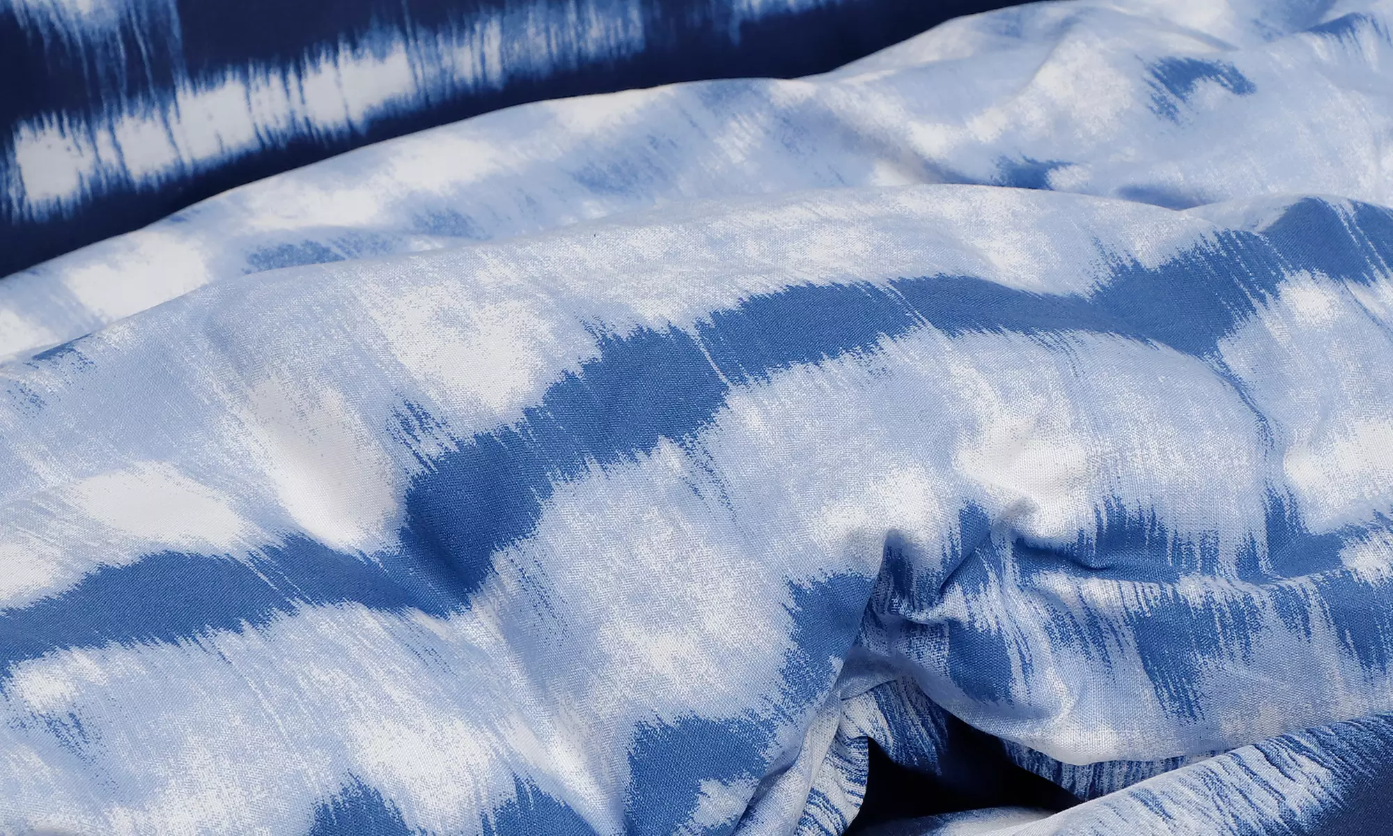 Tie Dye-Design Reversible Bedding Set