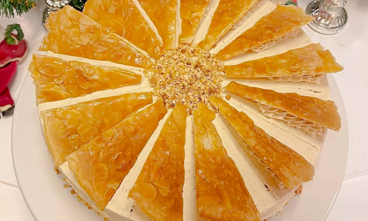 Hausgemachte Torte & Heißgetränk für 1 - 8 Personen