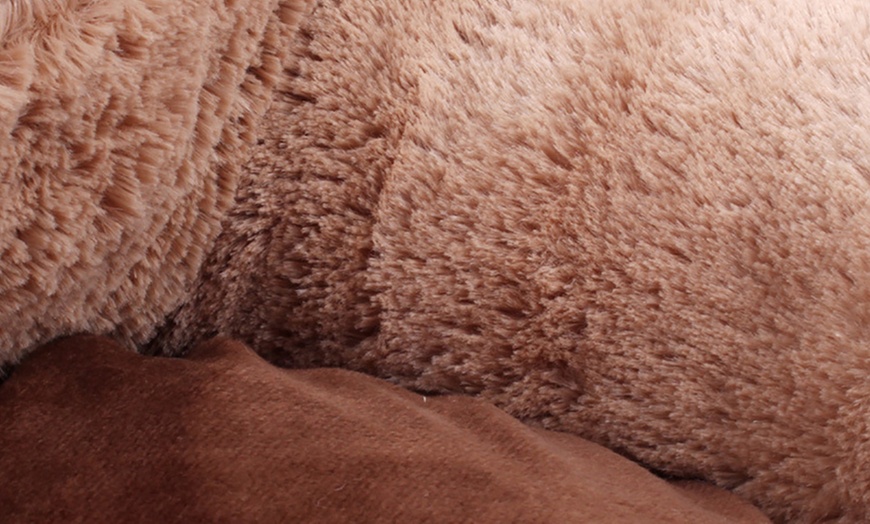 Image 2: Paw-Shaped Pet Bed with Zip