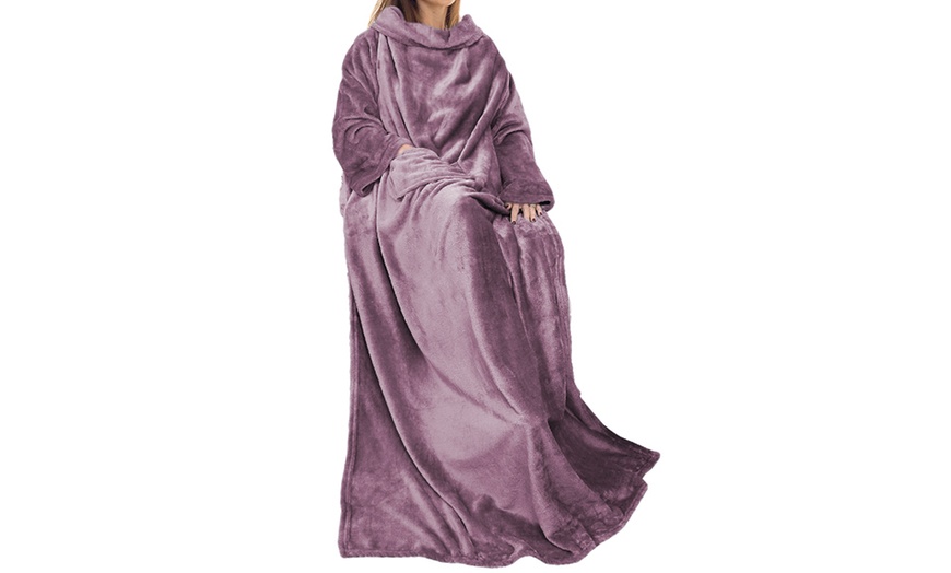 Image 19: Wearable Blanket with Sleeves and Pocket
